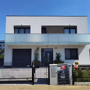 https://yipin-house-prague.praguehotelsweb.com